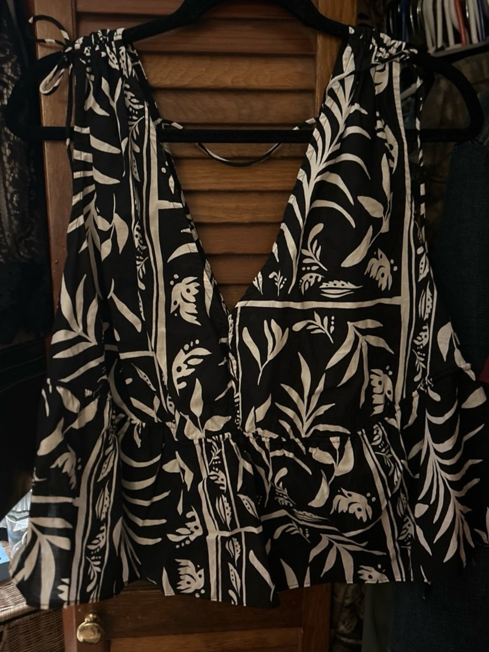 Black and White Floral V-Neck Peplum Top